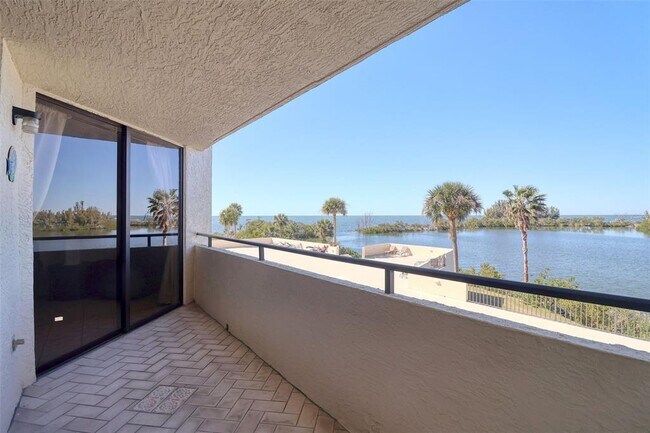 Building Photo - 5915 Sea Ranch Dr