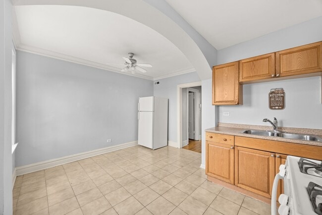 Building Photo - 5041 W 18th St