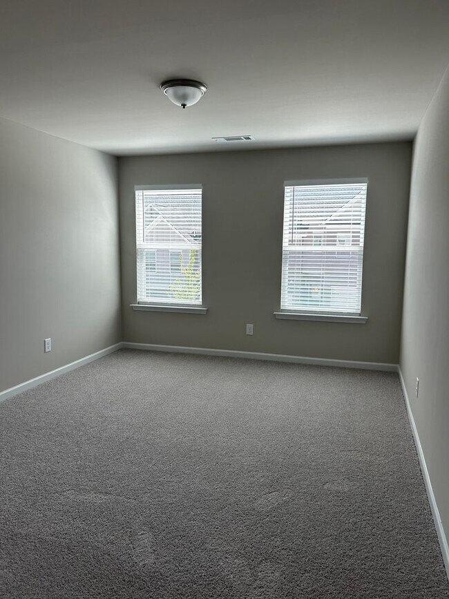 Building Photo - Spacious Brand New 4BR Townhome in Norcross