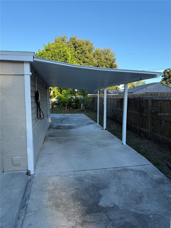Building Photo - 7115 Orpine Dr N
