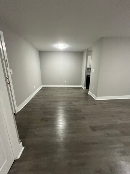 Building Photo - 431 Park Ave