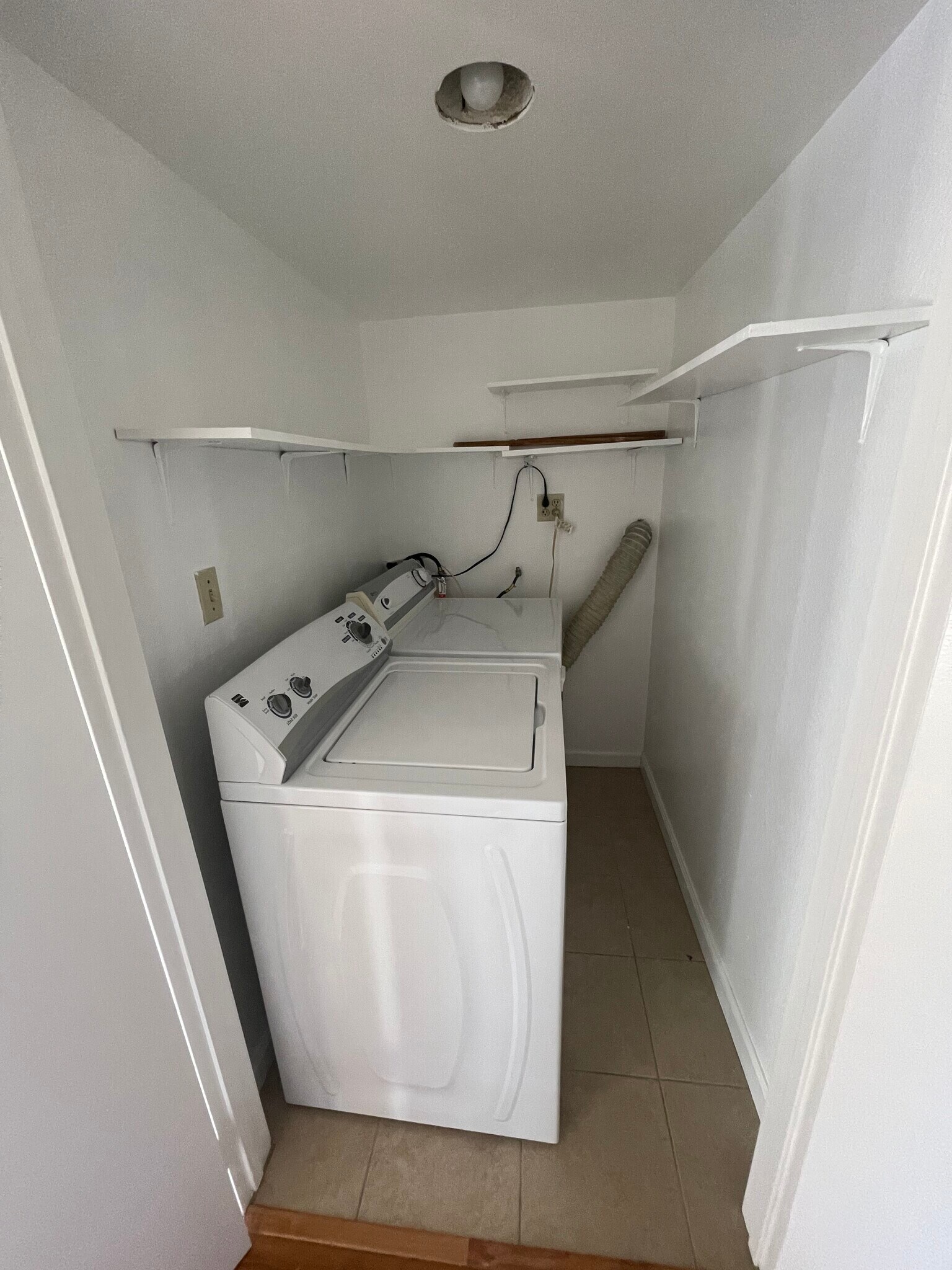 In-Suite Laundry with Washer/Dryer - 308 E Valencia Ave
