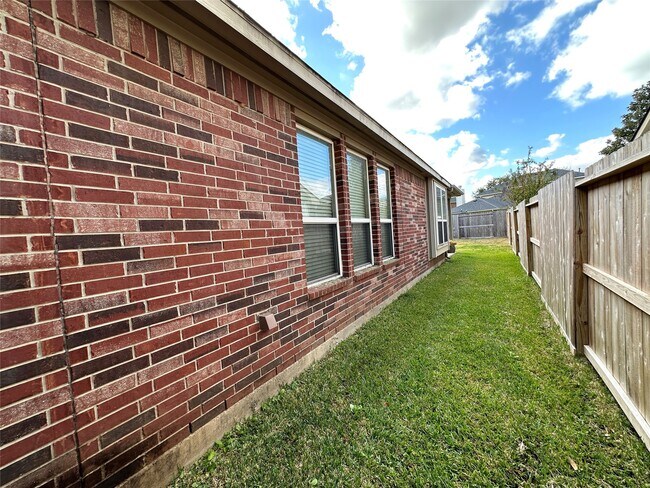 Building Photo - 5907 Turkey Creek