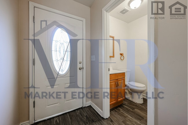 Building Photo - 3Bed/2.5Bath Townhouse at 24th St/Thomas! Move-In ready on 06/11/2026! -- NO HOA!