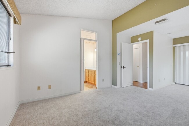 Building Photo - 7113 Mountainside Dr