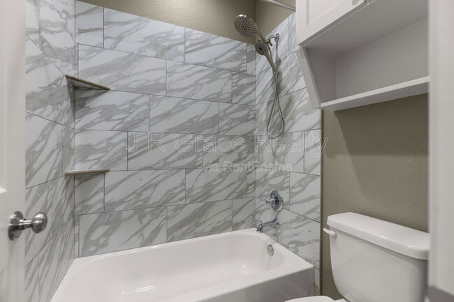 Building Photo - 19 N Shore Cir