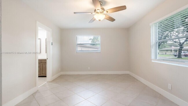 Building Photo - 740 Beachwood Ln