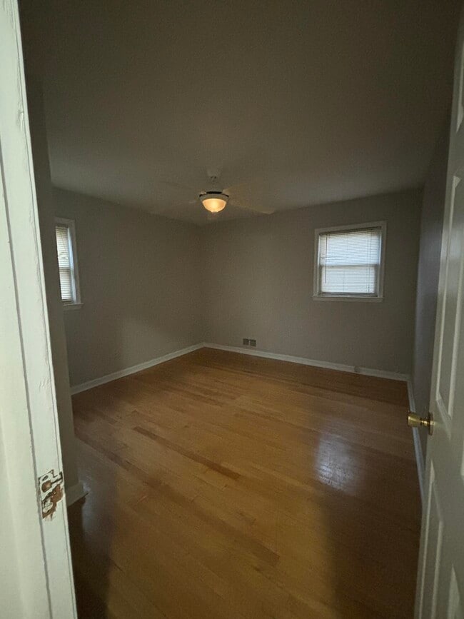 Building Photo - 12116 Columbia Ave