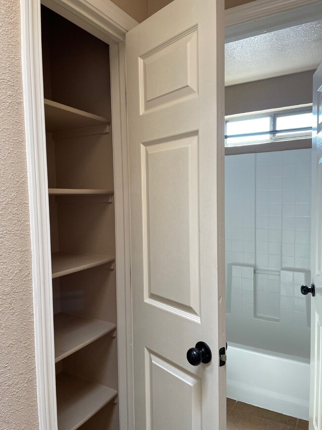 Building Photo - 12960 Cozy Cove Ave