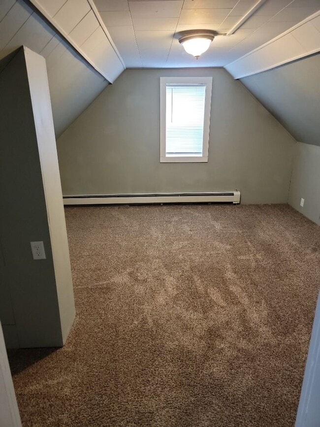 Building Photo - AVAILABLE JUNE - Updated 4 Bed 1 Bath