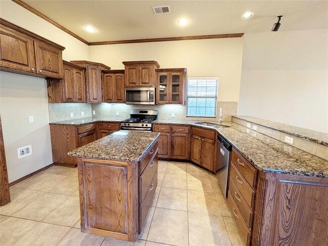 Building Photo - 609 Sally Ct