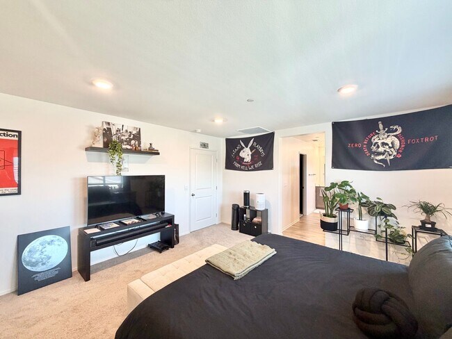 Building Photo - 30607 Cyclone Ave