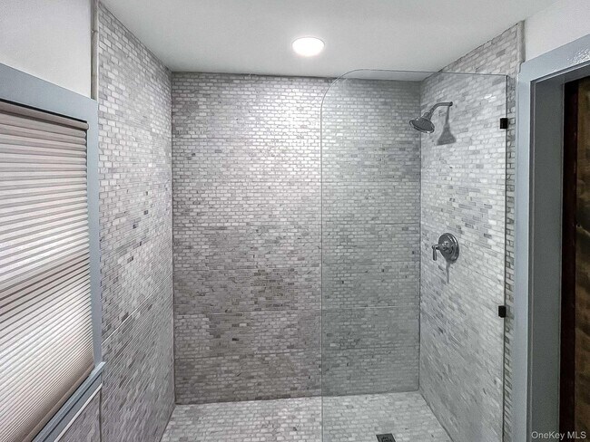 Building Photo - 5 Valley Farm Rd