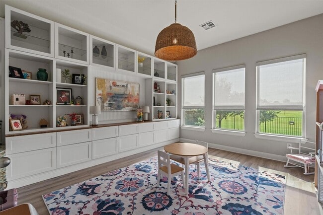 Building Photo - 4945 Strada Dr