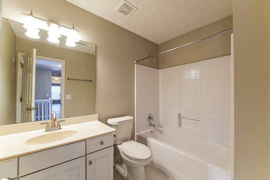 Building Photo - 2711 Denian Ct