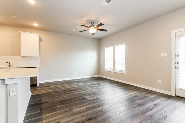 Building Photo - 357 N Centro Cir