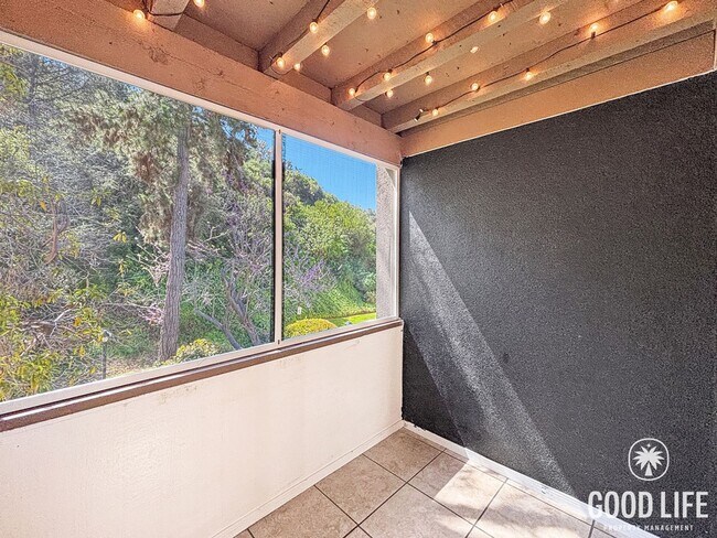 Building Photo - Charming 1BD/1BA Condo in College West W/ A/C, Balcony, Office/Bonus Room, Community Pool, Coin O...