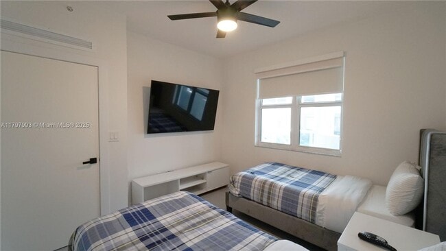 Building Photo - 7918 Harbor Island Dr