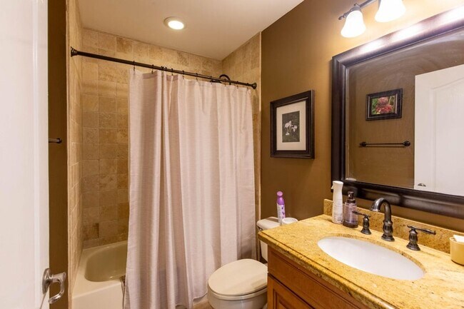 Building Photo - 10746 Oak Bend Way