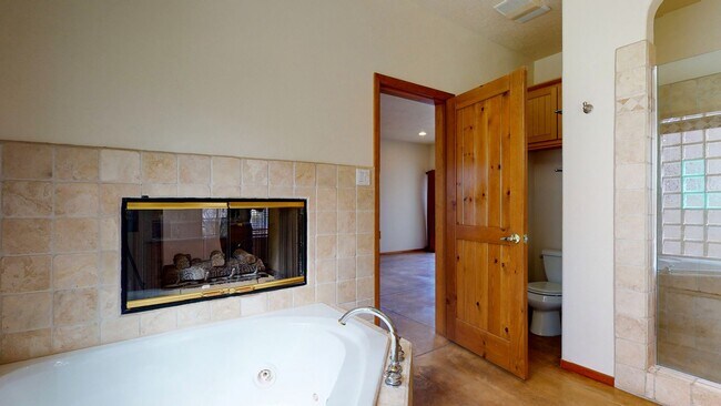 Building Photo - 6411 Consuelo Point St NE