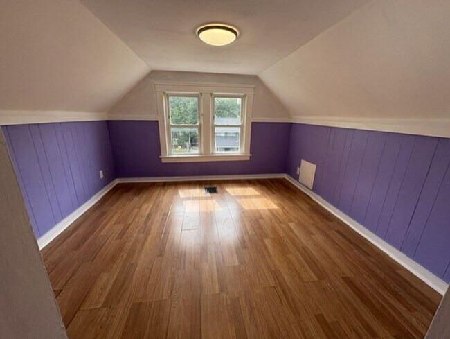 Building Photo - Charming Akron Upstairs Rental with Spacious Rooms and Included Appliances