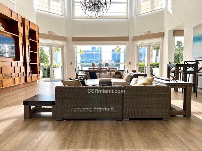 Building Photo - 3255 NE 184th St