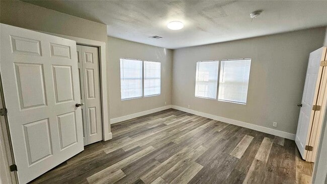 Building Photo - 1424 NE 10th St