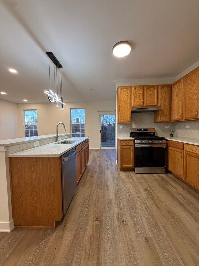 Building Photo - 16212 Golf View Dr