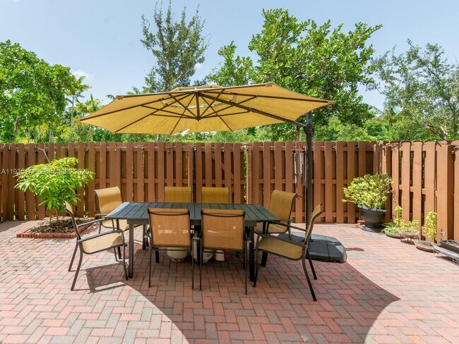 Building Photo - 12320 S Village Cir