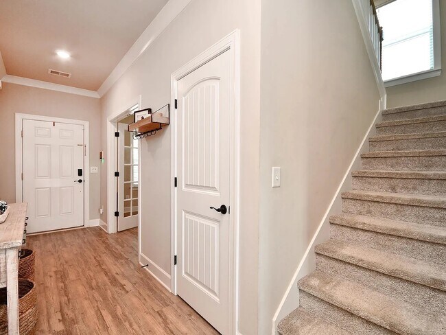 Building Photo - 30 Winged Bourne Ct