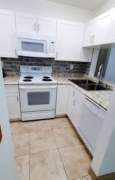 Building Photo - 1379 Summit Run Cir