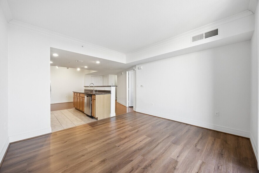 Building Photo - 414 Water St