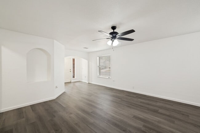 Building Photo - BEAUTIFUL 3-BEDROOM HOME NEAR LACKLAND AFB