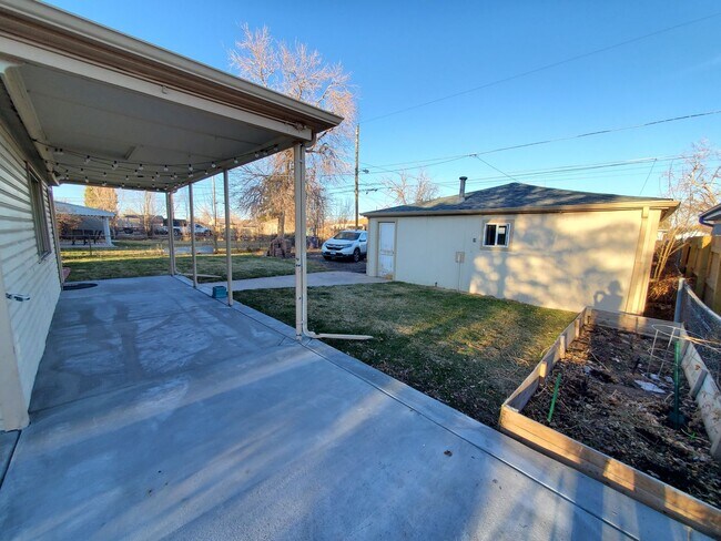 Building Photo - 3 Bed Home in Denver's Athmar Park