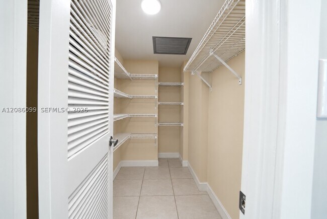 Building Photo - 3161 S Ocean Dr
