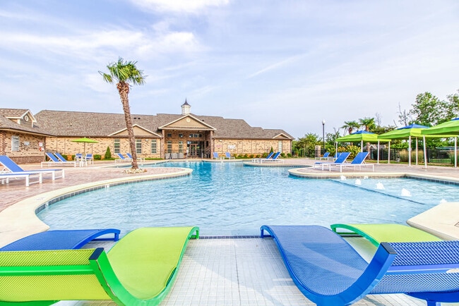 Building Photo - Everwood At The Avenue