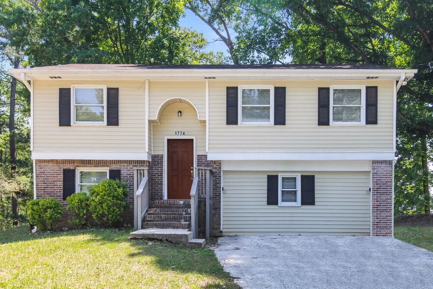 Primary Photo - 1774 Camperdown Cir