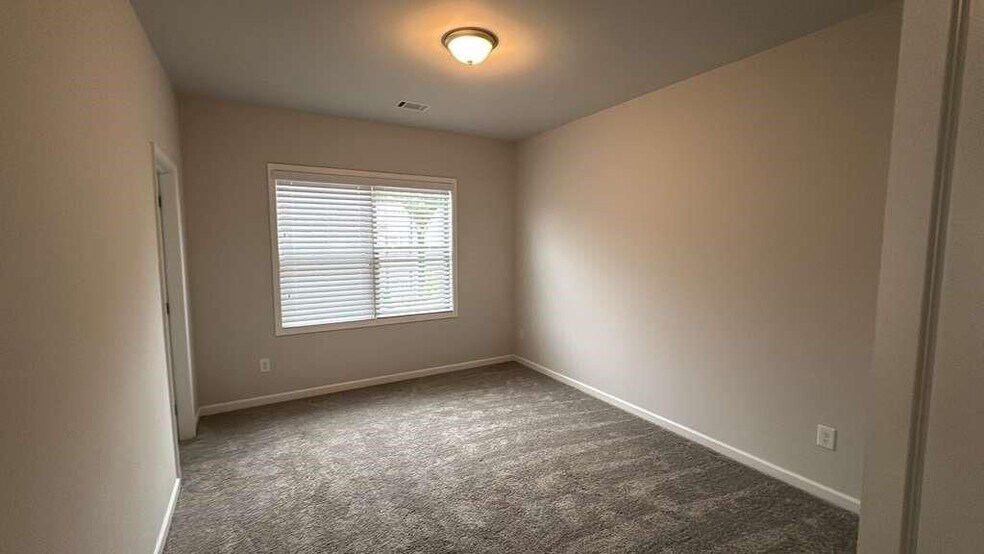 Building Photo - 4599 Silver Oak Dr SW