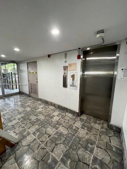 Building Photo - 13455 NE 10th Ave