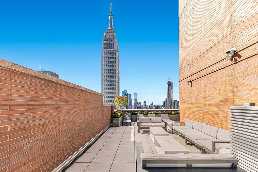 Building Photo - 49 E 34th St