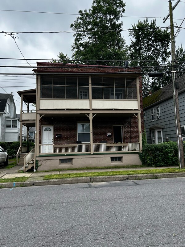 Building Photo - 719 Mercer Ave