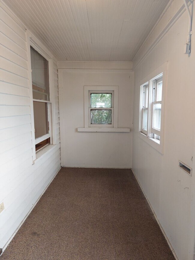 Building Photo - 1610 8th Ave