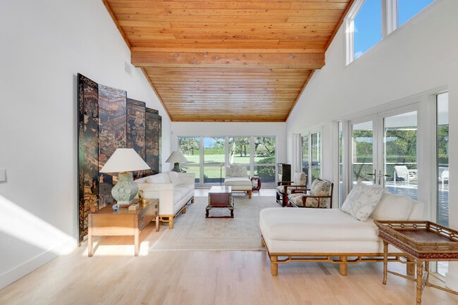 Building Photo - 13760 Sand Crane Dr