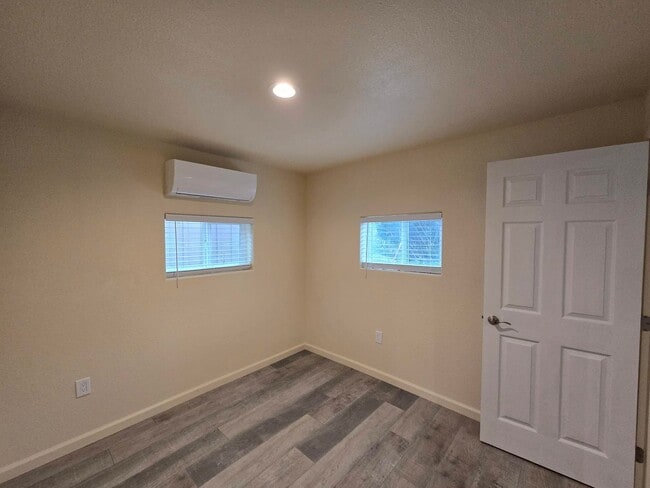 Building Photo - 398schindlerstreet.is4lease.com