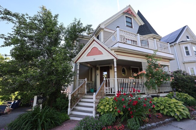 Building Photo - 10 Symmes St