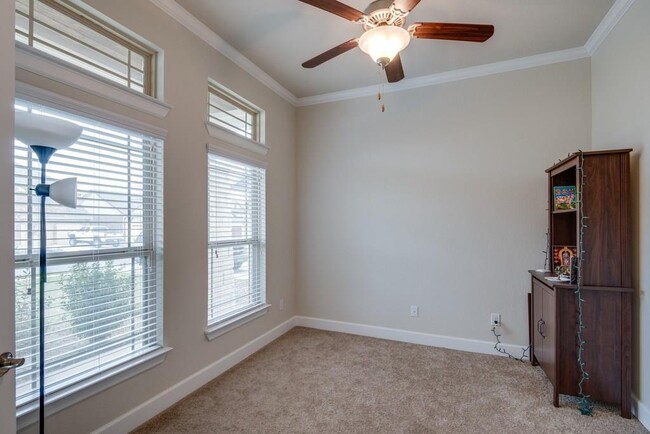 Building Photo - 708 Garner Park Dr