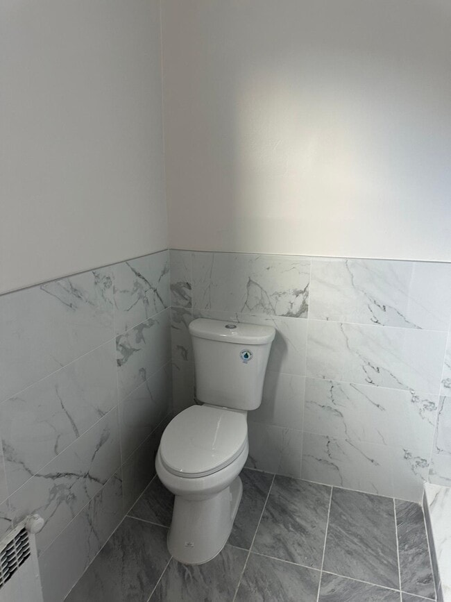 Building Photo - 143 W 26th St