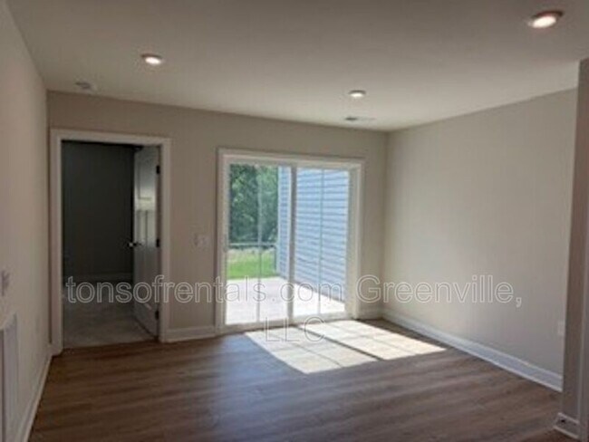 Building Photo - 4527 Duparc Way