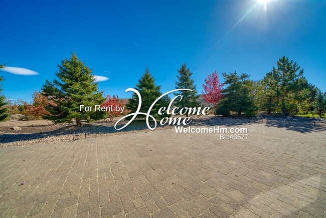 Building Photo - 15020 Redmond Lp