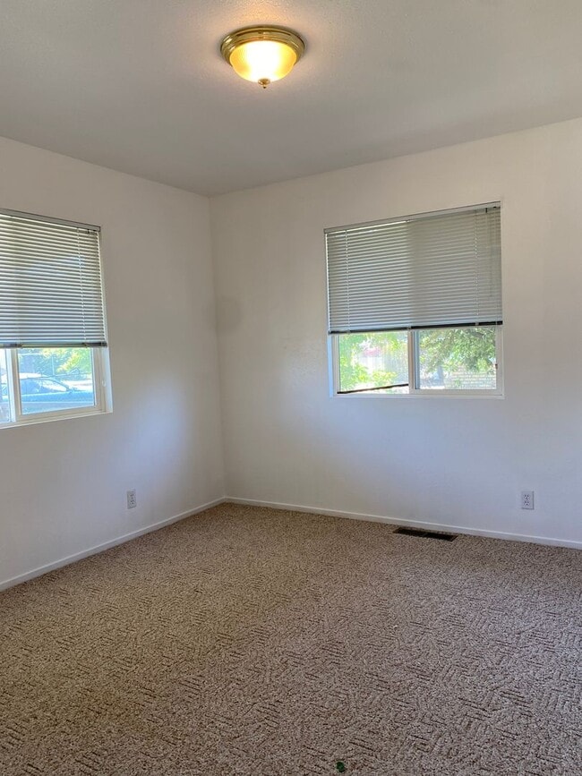 Building Photo - 2918 El Noble Ave